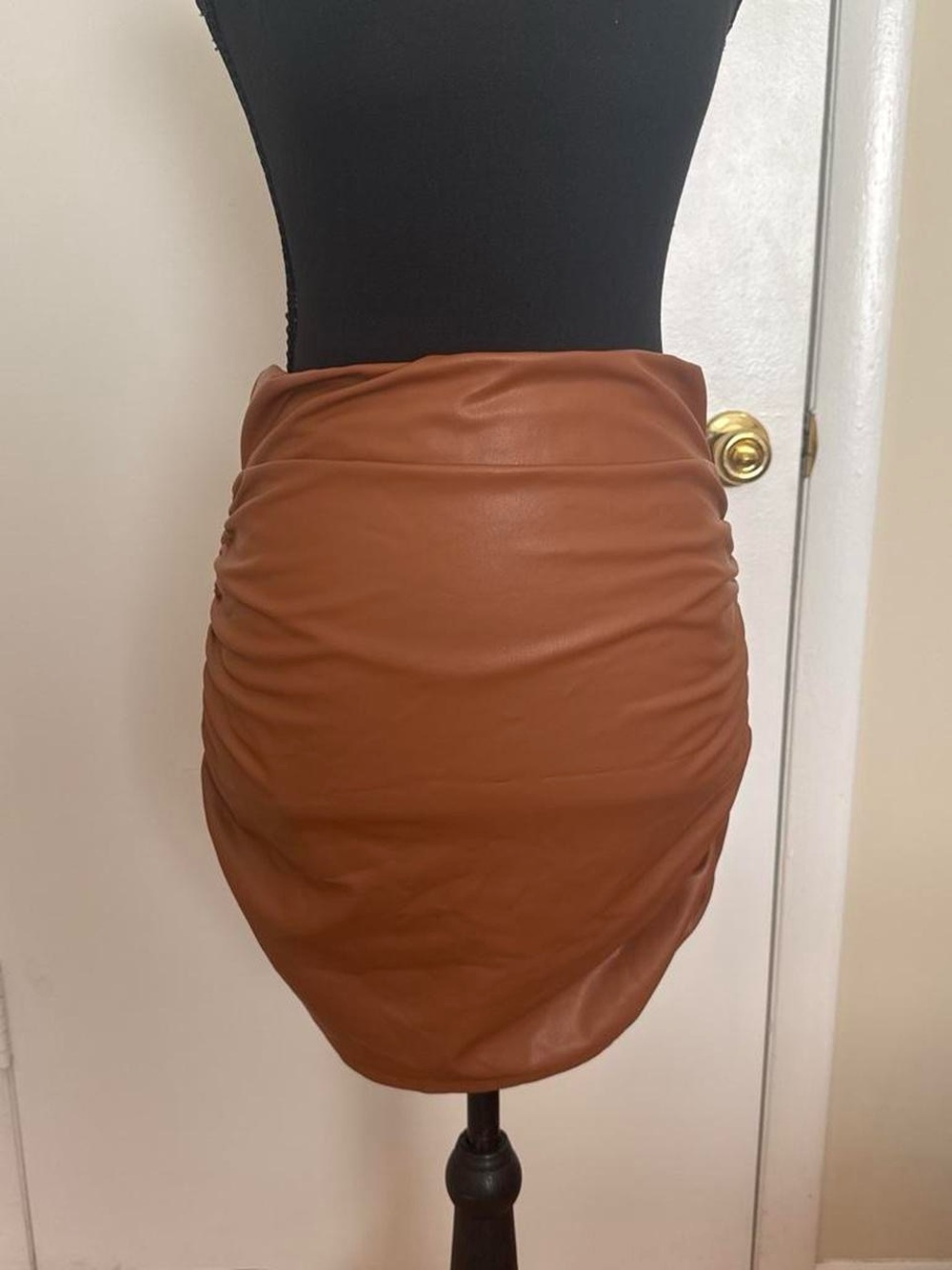 Halara Brown Faux Leather Ruched 2-in-1 Skirt Size M